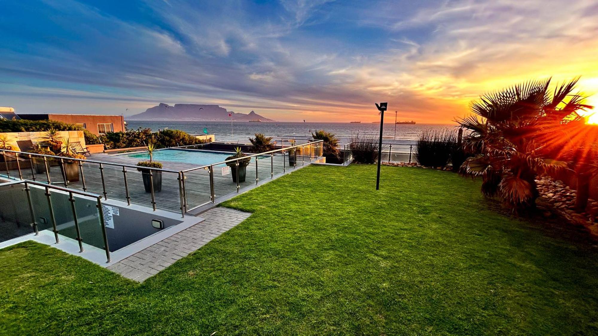 Heaven On Earth - Blouberg Beachfront Self-Catering Apartment Bloubergstrand Eksteriør bilde